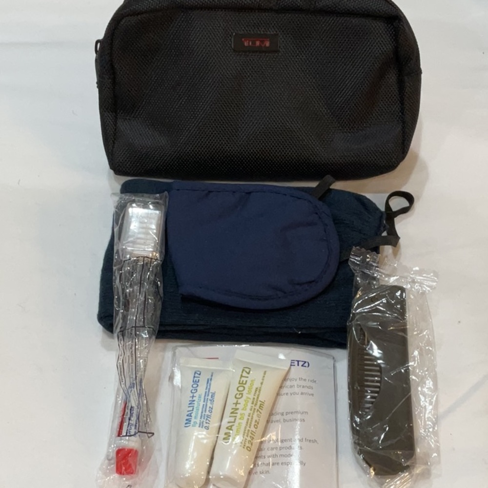Tumi for Delta dopp air comfort bag plus